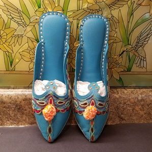 Embroidered Indian style shoes